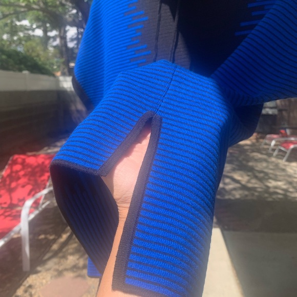 ST. JOHN knit top size P - Picture 6 of 15